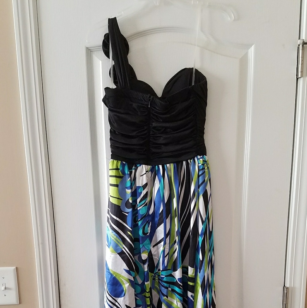 Junior's Formal Dress - Picture 2 of 2